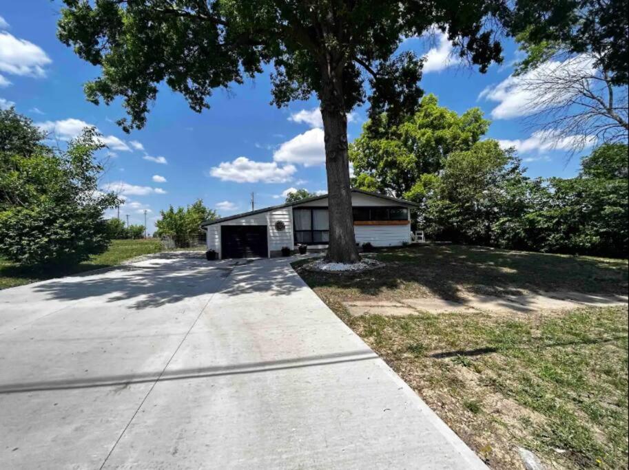 8th Street Haven - 3 Bedroom House In Dt *