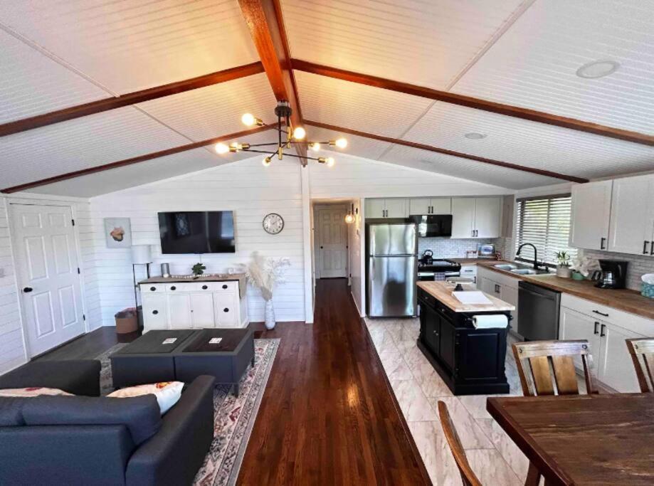 8th Street Haven - 3 Bedroom House In Dt Hamilton